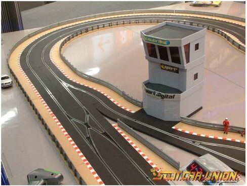 Scalextric C8321 Track Accessories Pit Garage in Kuwait