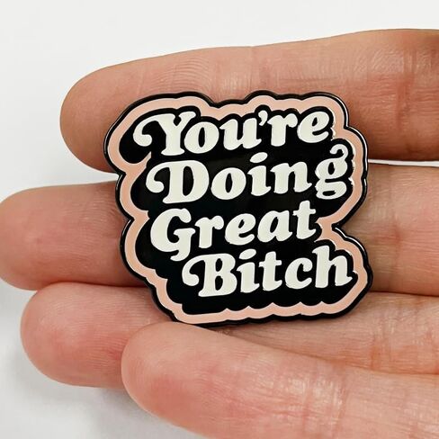 أنت تقوم بعمل رائع، أنت تقوم بعمل جيد من إكسسوارات المجوهرات ذات دبوس المينا على شكل طية صدر السترة in Kuwait