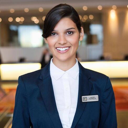 The Mighty Badge من Avery، بطاقات أسماء مغناطيسية مقاس 1 × 3 بوصات، 50 شارة أسماء فضية، 120 إدراجًا قابلاً للتخصيص (71208) in Kuwait