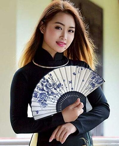 FANSOF.FANS Ink Art مروحة قابلة للطي محمولة مع حقيبة قماشية للنساء والفتيات باللونين الأسود والأبيض مع مروحة يد قماشية متينة قابلة للطي باللون الفضي in Kuwait