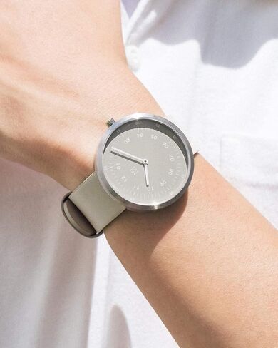 ساعة للجنسين بقياس 40 ملم مع حركة سويسرية وزجاج من الياقوت in Kuwait