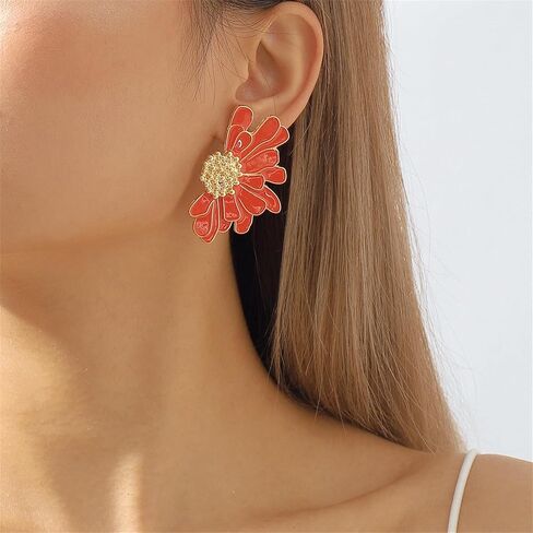 Bohemian Gold Metal Flower Earrings Vintage Flower Stud Earrings Exaggerated Oversized Daisy Flower Stud Earrings for Women Girls Statement Jewelry in Saudi Arabia