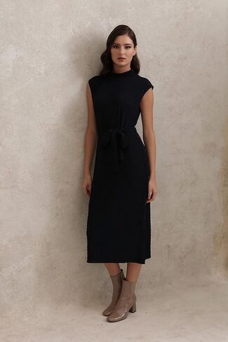 Maggy London Women's Mock Neck Side Placket Midi Dress in Saudi Arabia