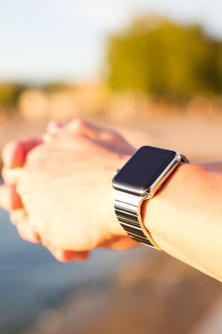 سوار ساعة JUUK Revo المصقول الفاخر مقاس 45 مم مصنوع لساعة Apple، باستخدام الفولاذ المقاوم للصدأ الصلب بدرجة 316L الجراحية، مع مشبك نشر على شكل فراشة من الفولاذ المقاوم للصدأ سعة 316L in Saudi Arabia