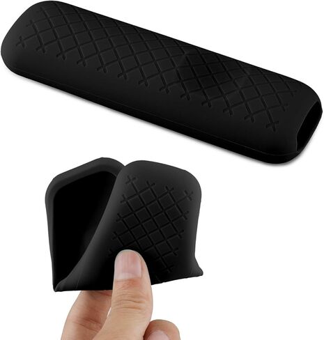 حافظة جهاز تحكم عن بعد AKWOX مكونة من قطعتين لجهاز Roku Express 3930 (2019)/3900، Premiere+ 3921/Premiere 3920، Express+(3910)، Streaming Stick3800/Stick+3810 جهاز تحكم عن بعد، غطاء سيليكون مقاوم للصدمات - أسود in Kuwait