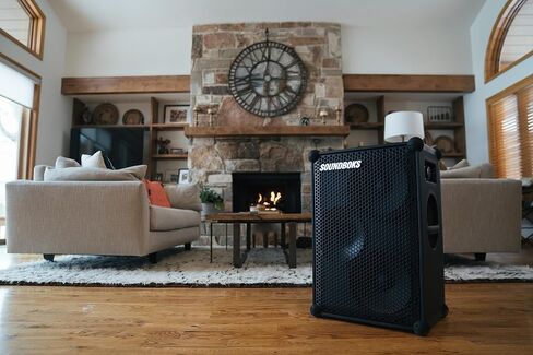 SOUNDBOKS 4 – Bluetooth Performance Speaker – USB-C Charging Battery – Loudest Party Speaker with 40 Hours of Battery – Wireless and Portable Speaker - Designed in Denmark – 126dB (Metallic Gray) in Saudi Arabia