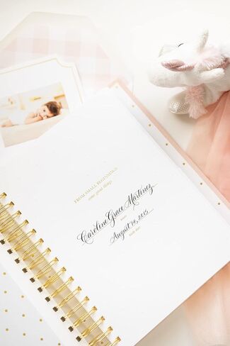 كتاب Sugar Paper Baby Book، غطاء قماش منقط صغير باللونين الأسود والكريمي، كتاب ذكريات موجه لالتقاط الصور والتذكارات من السنة الأولى لطفلك in Saudi Arabia