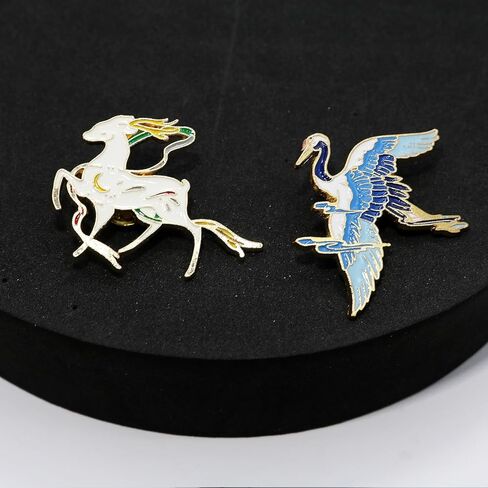 مجموعة دبابيس بروش لطيفة من المينا بتصميم حيوانات مرحة، مجموعة دبابيس عصرية بنمط الغزلان والشنط وحقائب الظهر والجاكيتات والقبعات للنساء والفتيات مطلية بالذهب من قطعتين in Kuwait