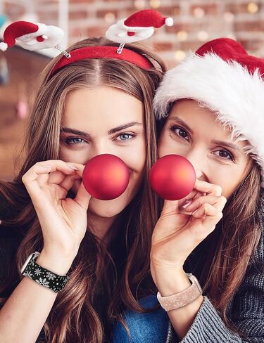 حزام منقوش على شكل ندفة الثلج من Wearlizer متوافق مع سوار ساعة Apple 40/38/41/42/49/45/44/46 مم للنساء، حزام رياضي من السيليكون الناعم اللطيف ذو اللونين لسلسلة iWatch 10/9 8/7/6/5/4 /3/2/1/س in Kuwait