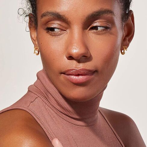 DREMMY STUDIOS Dainty الأولي Huggie Hoop Earring 14k مطلية بالذهب بسيطة صغيرة لطيفة مكعب زركونيا الأولي A-Z 26 حرف متدلية هوب القرط للنساء سحر الحد الأدنى هدية شخصية لها in Kuwait