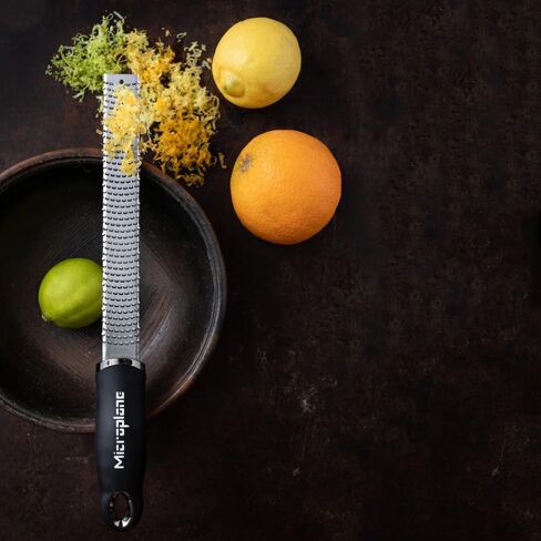 Microplane Premium Classic Series Zester Grater, 18/8, Black - Lemon Zester & Cheese Grater & Vegetable Grater - Citrus, Parmesan Cheese, Garlic, Ginger, Nutmeg, Chocolate - Stainless Steel Grater in Saudi Arabia