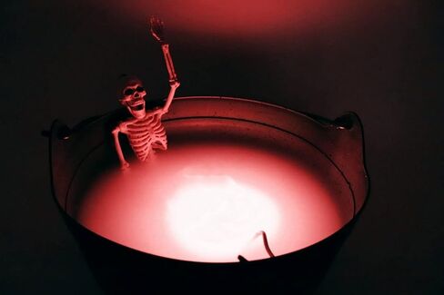 Fogging Black 9" Witch Cauldron with Skeleton Sauna and Green Fogger (w/Multi-Color Options) Great for Halloween Decor, Trick or Treat Candy Bucket - Kettle Includes Handle - 9 Inch Wide in Saudi Arabia