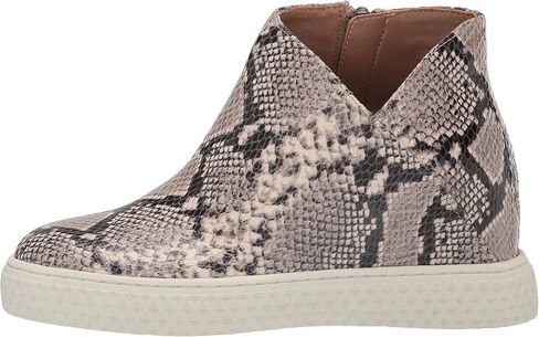Aerosoles Women's Zirah Sneaker in Saudi Arabia