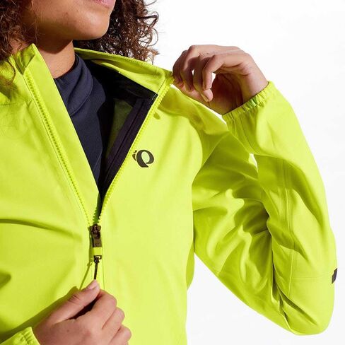 سترة المطر النسائية من PEARL IZUMI Attack WxB، مناسبة للشكل وخفيفة الوزن مع سحاب ثنائي الاتجاه، مقاومة للماء in Saudi Arabia