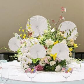 12pcs Round Folding Paper Fans Suitable for Wedding Guests, White Hand-held Paper Fans in Bulk for Party Decoration, Handmade DIY Fans.Party Goodies