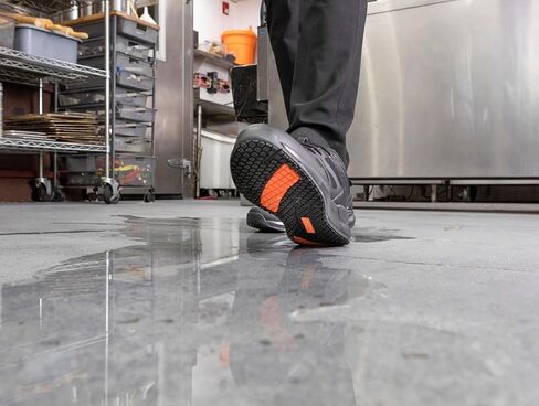 GEERX Alan Food Service Shoes Slip Resistant Shoes Men Nursing Kitchen Chef Shoes Non-Slip Work Safety Sneakers Zapatilla Trabajo Antideslizante in Saudi Arabia