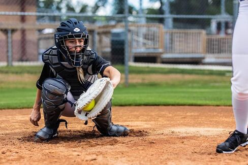 Mizuno Mizuno Women's Samurai Boxed Catcher's Gear Set in Saudi Arabia