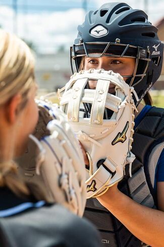 Mizuno Mizuno Women's Samurai Boxed Catcher's Gear Set in Saudi Arabia