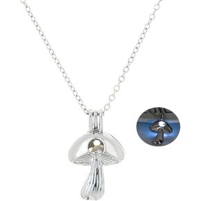 Mushroom Necklace for Women Girls Luminous Mushroom Pendant Necklace Glow in the Dark Halloween Birthday Jewelry Gift
