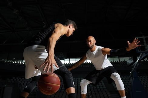 قميص ضغط مبطن لكرة السلة والكرة الطائرة من G-Form - قميص رياضي مضغوط مبطن للرجال لحماية الصدر in Kuwait