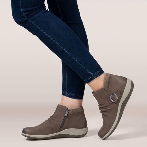 حذاء طويل للكاحل من الجلد للنساء من Aetrex - حذاء طويل قابل للتعديل مع سحابات جانبية وإبزيم - حذاء مريح لدعم قوس القدم قصير كاجوال in Kuwait