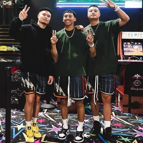 Men's Basketball Shorts Gym Athletic Short Mesh Double Layer Shorts with Zipper Pockets in Kuwait