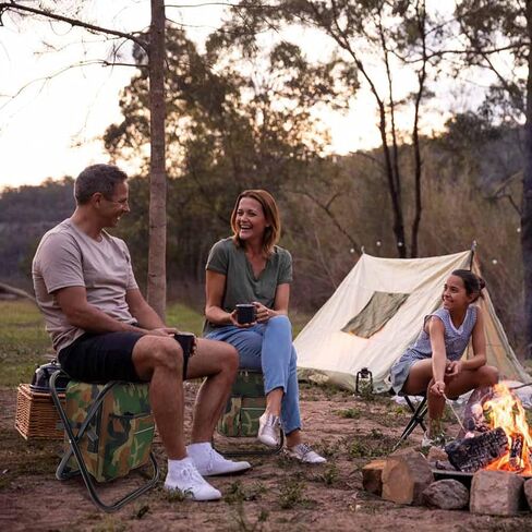 كرسي تخييم قابل للطي مع حقيبة تبريد، كرسي صيد خفيف الوزن، مقعد صغير قابل للطي مع مسند ظهر ومقبض للتخييم، وصيد الأسماك، والصيد، والمشي لمسافات طويلة، والرسم في الهواء الطلق - أخضر جيشي in Kuwait