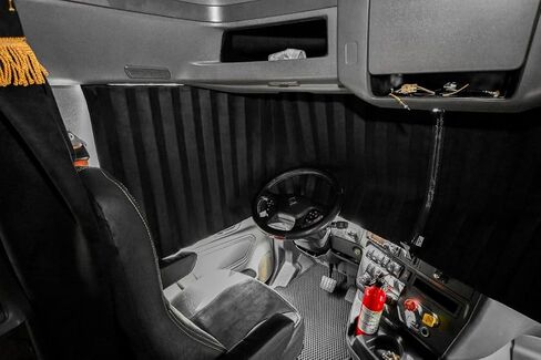 ستائر نافذة الشاحنة الدولية lt rh prostar Lonestar باللون البني in Kuwait