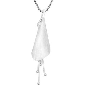 AeraVida Floral Nature Inspired Elegant Calla Lily Flower .925 Sterling Silver Pendant Necklace for Unique & Stylish Tropical Garden Vibes in Kuwait