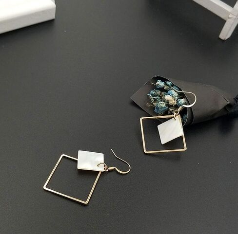 اقراط متدلية مطلية بالذهب عيار 14 قيراط بتصميم مربع على شكل صدفة بيضاء لا رافين للنساء، مجوهرات الزفاف، اقراط هندسية للنساء والفتيات، هدية عيد الحب وعيد الميلاد والذكرى السنوية وعيد الام والكريسماس in Kuwait