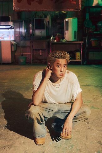 [حصريًا لـ applemusic POB] ألبوم EXO Chanyeol Black Out المصغر الأول مع تتبع CHAN YEOL (مجموعة قياسية (نهار + ليل)) in Saudi Arabia