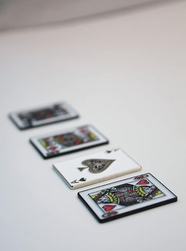 Playing Cards Golf Ball Marker + Magnetic Hat Clip, Unique Golf Gift, Premium Quality, The for Your Favorite Golfer, Golf Accessories for Any Occasions in Saudi Arabia