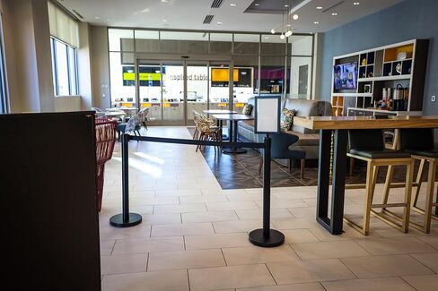 [2 Pack] Commercial Quaility Crowd Control Stanchion Set, 9.5 Foot Black Retractable Belt, 16 Pound Base, Portable Temporary Barriers Barricades for Indoor & Outdoor in Kuwait