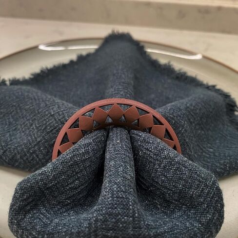 مجموعة حلقات المناديل الخشبية مكونة من 12 حلقة، حلقات المناديل المستديرة باللون الأسود من بوهو. ديكور طاولة عتيق مجوف على شكل مثلث لعيد الشكر والكريسماس والحفلات وطاولة الطعام in Kuwait