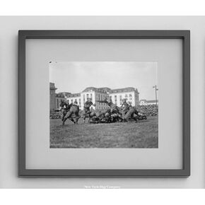 صور لا نهائية كرة القدم، 1905 | لاعبون يرتدون خوذات جلدية|صورة رياضية قديمة بالأبيض والأسود|8x10 - جاهزة للتأطير in Kuwait