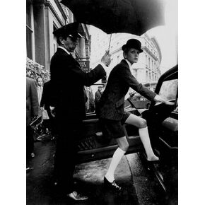 Twiggy getting into a car Photo Print (8 x 10)