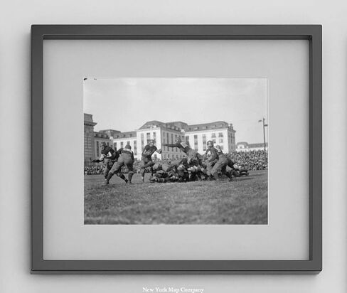 صور لا نهائية كرة القدم، 1905 | لاعبون يرتدون خوذات جلدية|صورة رياضية قديمة بالأبيض والأسود|8x10 - جاهزة للتأطير in Kuwait