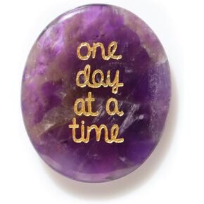 Worry Stone Amethyst 1PC, Healing Crystal Worry Stones for Anxiety, Thumb Relaxing Stone Power Soothing Amethyst Relief Stone for Meditation
