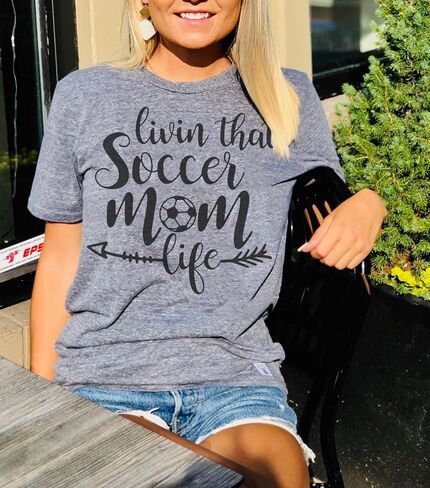 تي شيرت نسائي Livin That Soccer Mom Life برقبة دائرية وأكمام قصيرة in Kuwait
