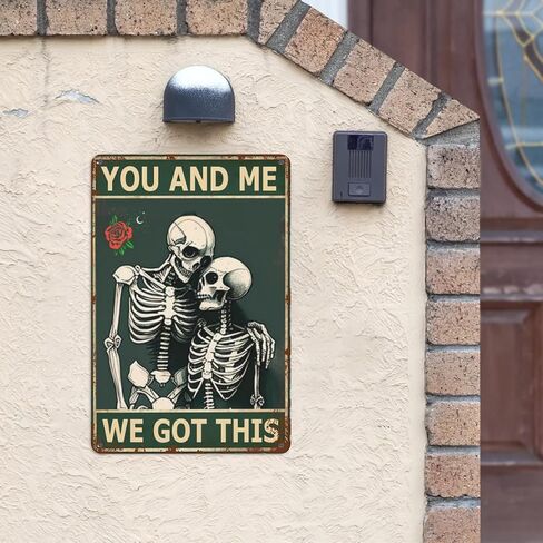 Retro You And Me We Got This Metal Sign - ملصق جمجمة وورود هيكل عظمي عتيق - ديكور واقعي ولكنه رومانسي لبار الزفاف، أو حفلة الهالوين، أو الحمام، أو الحديقة - 8 × 12 بوصة - فكرة هدية مضحكة in Saudi Arabia