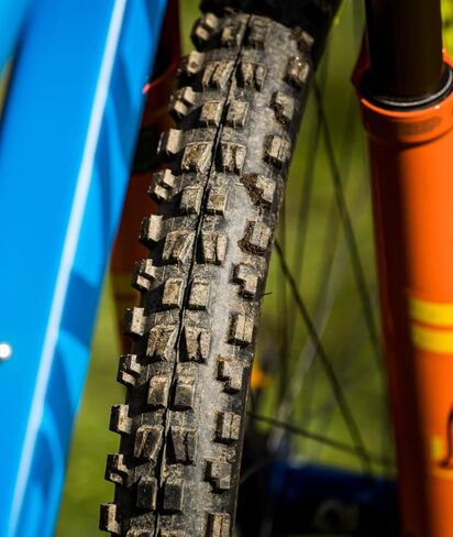 Maxxis Minion DHF 27.5 x 2.50WT 60 TPI Folding Dual Compound EXO/TR/Tanwall Tyre,Brown in Kuwait