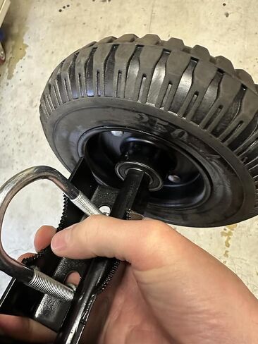 عجلات بوابة مزدوجة العجلات للبوابة المنزلقة، أنبوب بوابة 1-5/8 بوصة من خلال 2 بوصة، عجلة دعم بوابة شديدة التحمل لسياج ربط السلسلة، عجلتان، أسود (6 × 2 عجلة مزدوجة) in Kuwait
