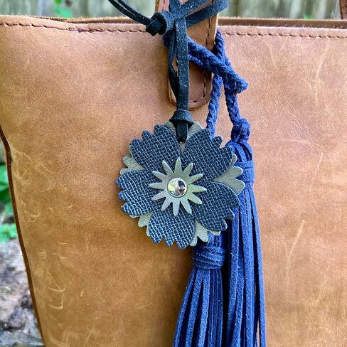 حلية جلدية صغيرة على شكل زهرة للمحفظة أو الحقيبة أو حقيبة اليد (لون التوت الوردي والذهبي الوردي) in Kuwait