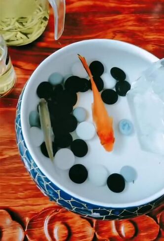 حجر أحجار كريمة زجاجية، 4 رطل (4 رطل) حصى مسطحة من الرخام لحشو المزهرية، ديكور حشو حوض السمك، ديكور الحفلات (حوالي 350 قطعة) (ألوان متنوعة) in Kuwait