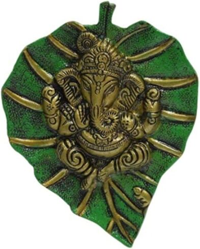 اللورد غانيشا على الورقة الخضراء in Kuwait