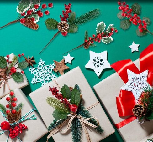12 حزمة عيد الميلاد محاكاة فرع الصنوبر المخروط ندفة الثلج إبرة التوت الفاكهة الحمراء عطلة الديكور باقة الاصطناعي يختار أوراق هولي لترتيب الزهور إكليل الشتاء عطلة الموسم. in Kuwait