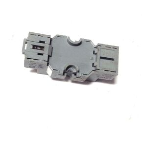 Idec Relay Socket, 8Pin, 10A, 300V - SH2B-05