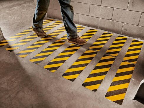 3M Safety-Walk Slip Resistant Reflective Tread, 6 in x 2 ft, Anti Slip, Adhere Without Wrinkling, Curling, Tearing or Lifting, Self-Adhesive Backing, Quick & Easy Application, 1 Pack (600BY-T6X24) in Saudi Arabia