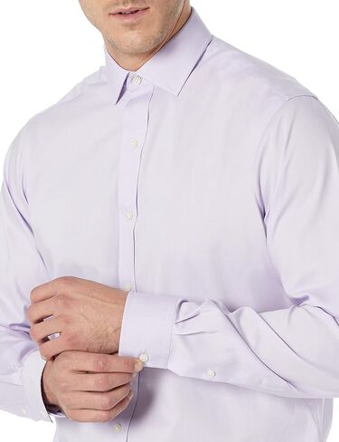 قميص رجالي ذو أزرار كلاسيكية مناسب وغير قابل للكي وجيب وياقة منتشرة in Kuwait