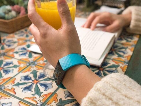 4 قطع من أساور Fitbit Charge 4/ Fitbit Charge 3/ Charge3 SE، أساور معصم بديلة ناعمة مقاومة للماء للنساء والرجال، مقاس صغير وكبير in Kuwait